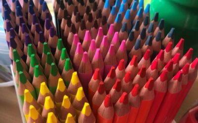 Buntstifte, Knete und Tretroller für ukrainische Flüchtlingskinder