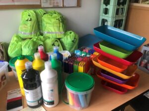 krea-grundschule-Buntstifte-Knete-1