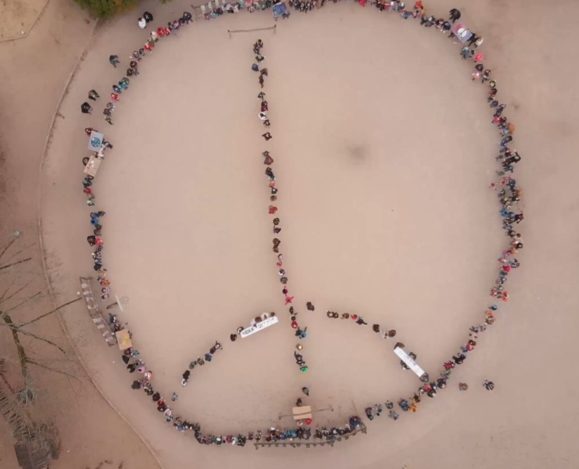 krea-grundschule-Friedenszeichen